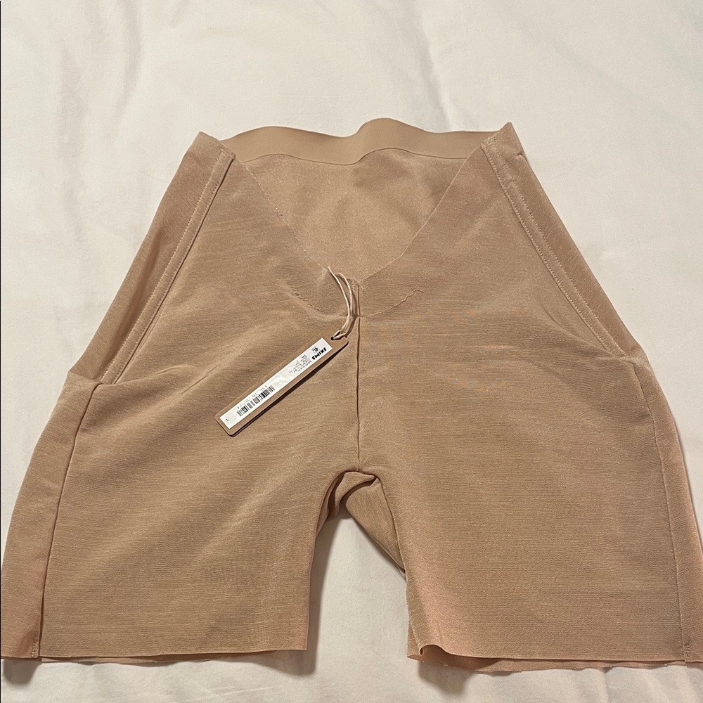SKIMS Sheer Sculpt Low Back Short